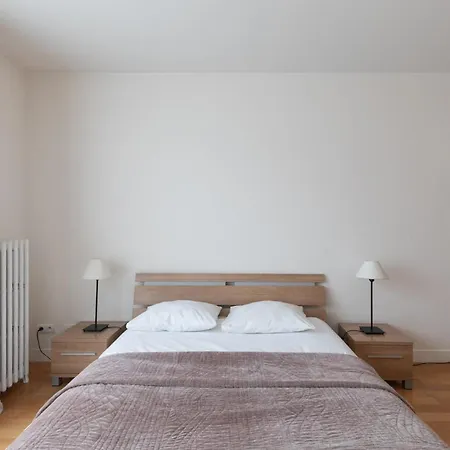 別荘 Paris-maison-appartement-7 Chambres Metro Jourdain パリ